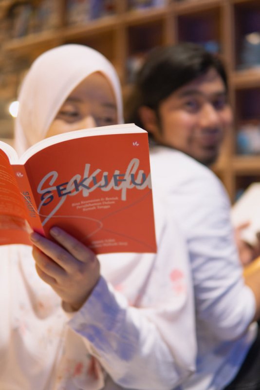 SEKUFU: Bina Keserasian & Bentuk Persefahaman Dalam Rumah Tangga by Aiman Azlan & Dr Harlina Halizah Siraj - IMAN Shoppe Bookstore